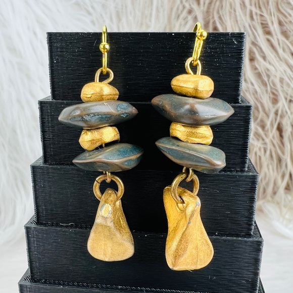 Gorgeous vintage goldtone black stone weighted bohemian pierced earrings